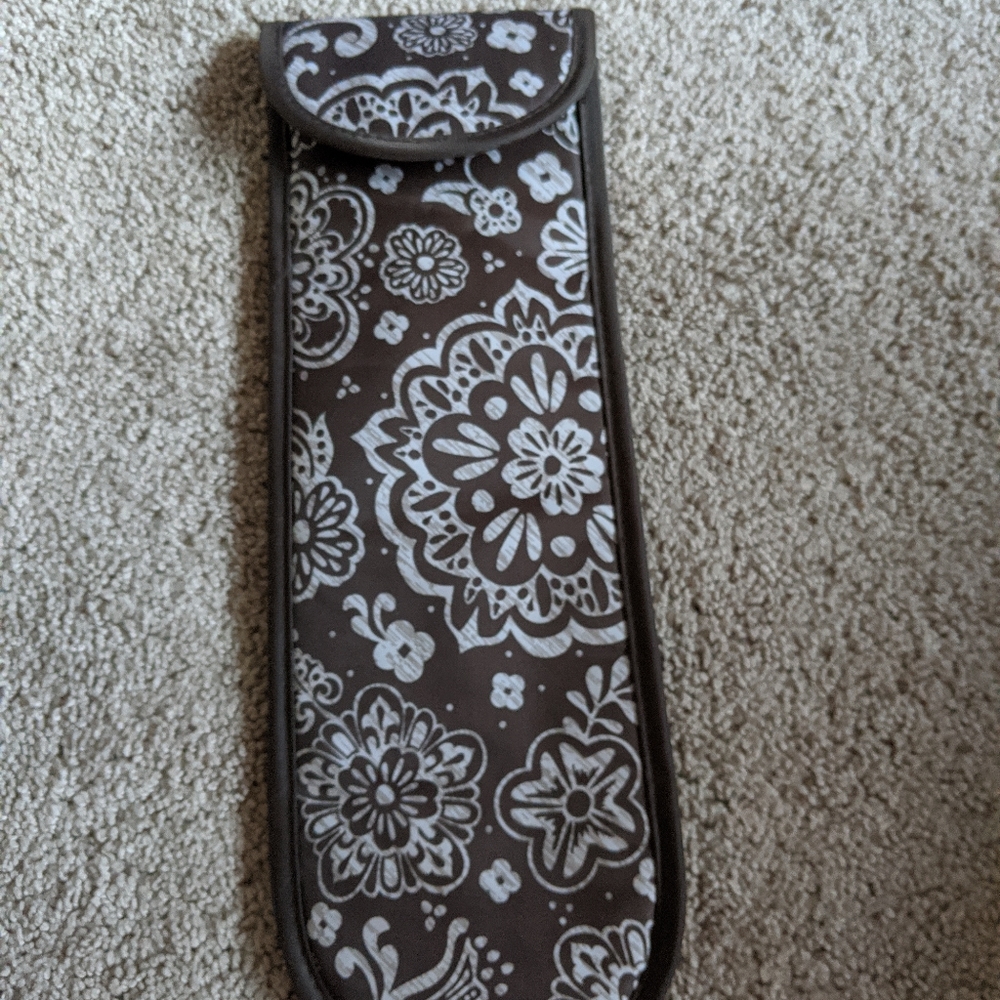 Thirty-one Flat Iron Case